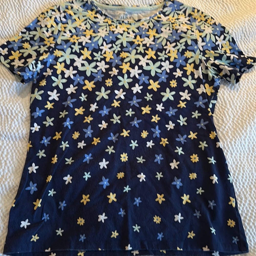 The Talbots Tee - floral pattern Cotton Blend Tee. Size Med. Navy/Wht/Yellow